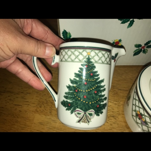 MIKASA CHRISTMAS STORY SUGAR & CREAMER SET - Picture 4 of 6